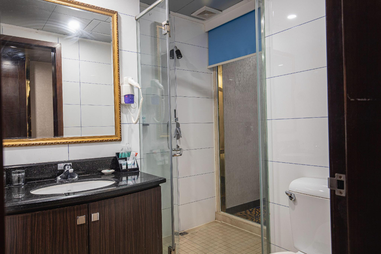 Bathroom 4, Zhongshan Hui Quan Hotel, Zhongshan
