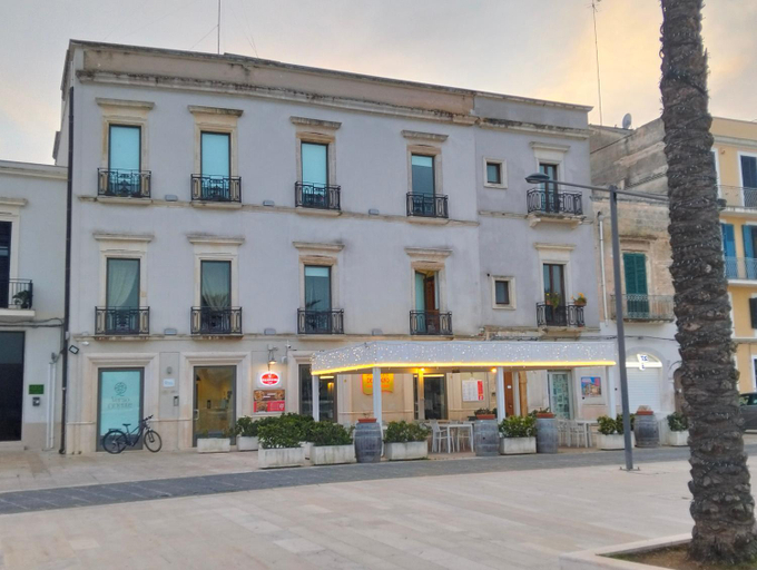 Exterior & Views 2, Verso Oriente, Brindisi