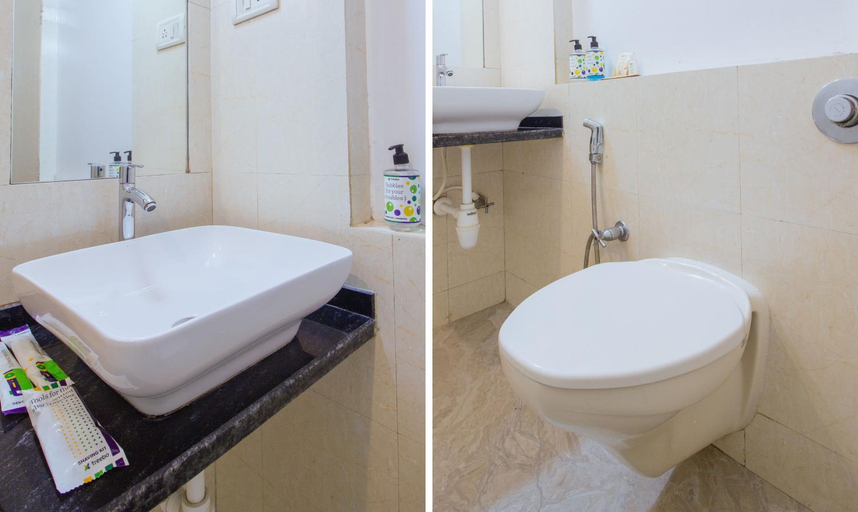 Bathroom 2, Kristal Sands Beach Resort, North Goa