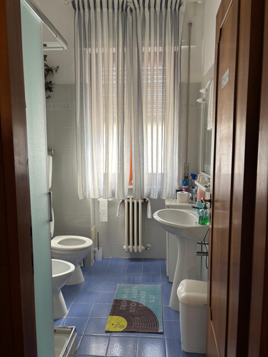 Bathroom 5, My Way, Pisa