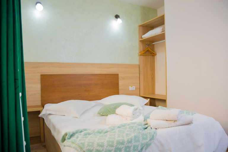 Others 3, Casa Majestic, Calimanesti