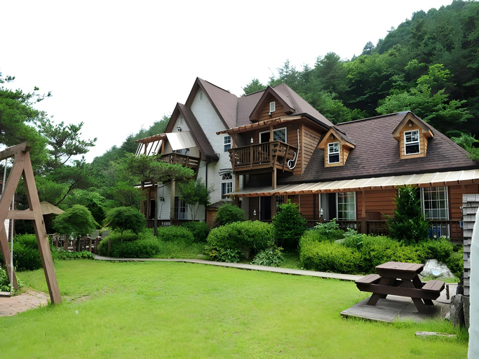 Others 3, Bench House Pension, Pyeongchang