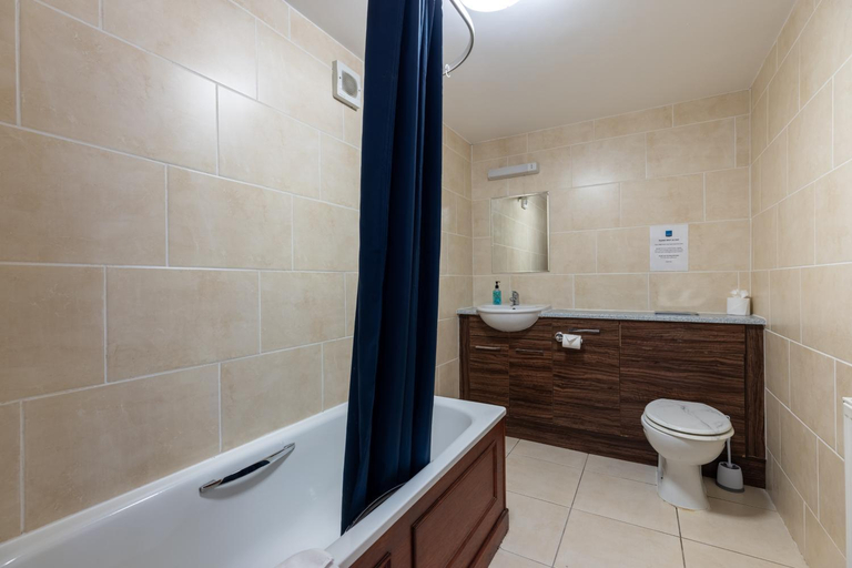 Bathroom 2, The Bein Inn Hotel & Restaurant, Perthshire and Kinross