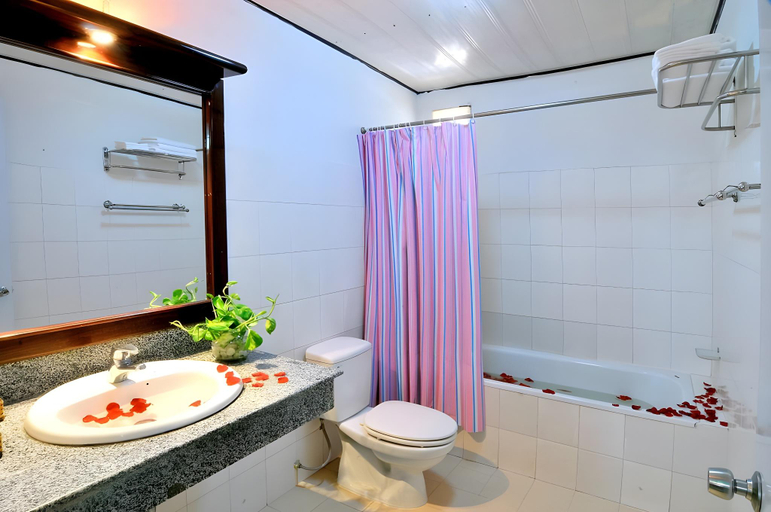 Bathroom, Thang Muoi Hotel, Vũng Tàu