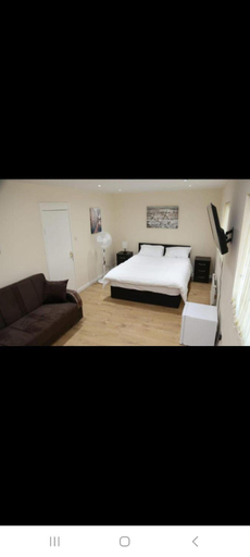 Others 5, Twin Budget Room, London