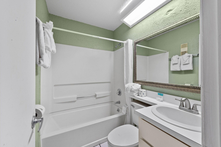 Bathroom 3, Sea Mist, Horry