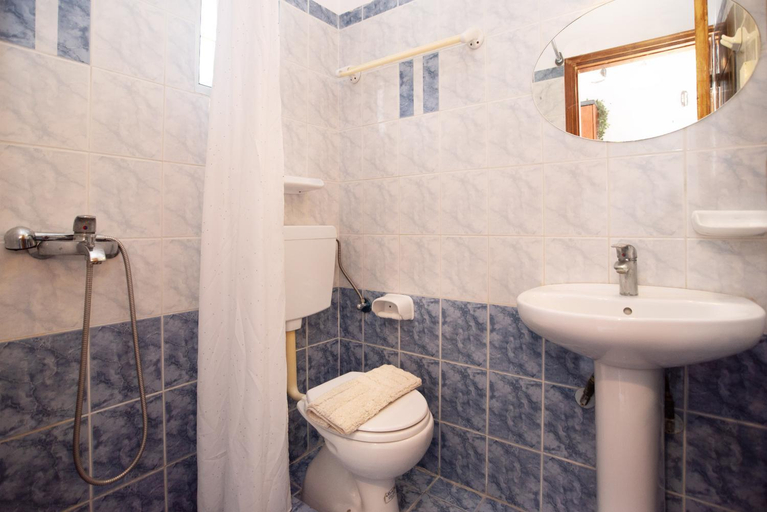 Bathroom 2, Fiore Azzurro, Ionian Islands