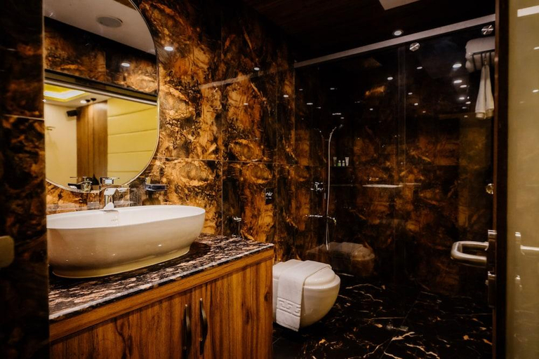 Bathroom, KRISHNA BEACH RESORT, South Goa