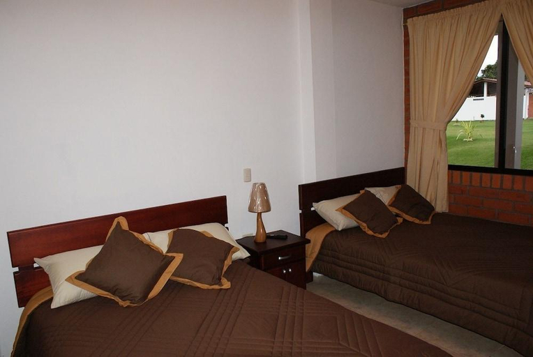 Others 3, Hosteria Farallon, Morona