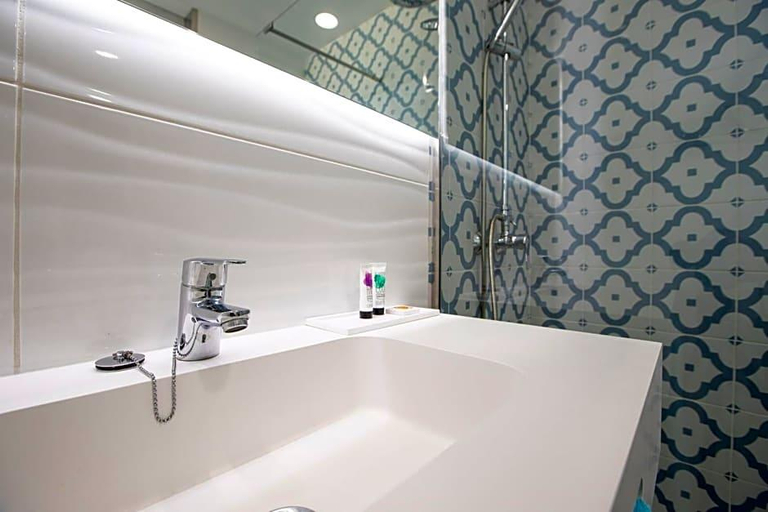 Bathroom 3, Surfing Colors Apartamentos, Las Palmas