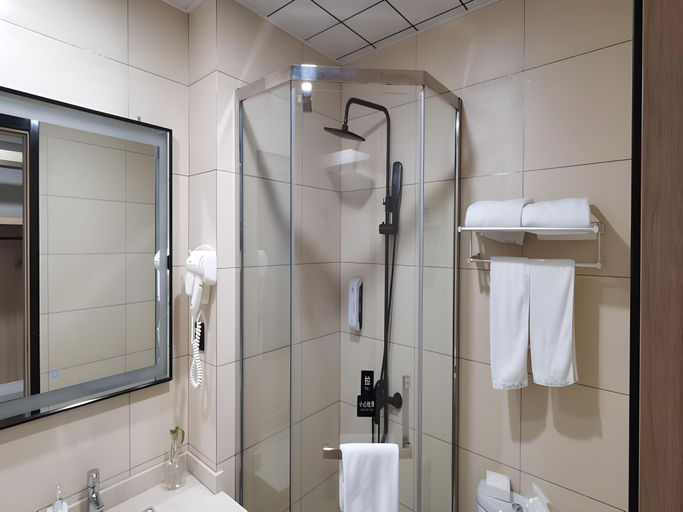 Bathroom, Green Tree Inn Express Jiangsu Taizhou Xinghua RT-Mart, Taizhou