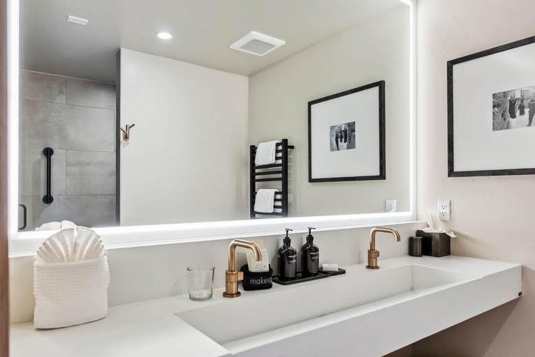 Bathroom 3, The Carlin Hotel, Summit