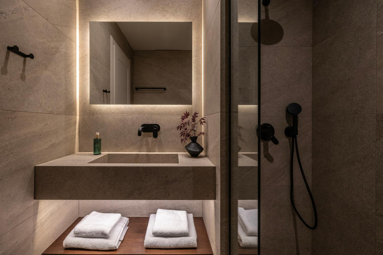 Bathroom 5, Mones, Thessaly