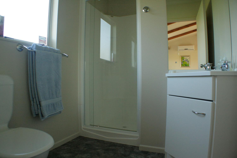 Bathroom 5, Foxton Blue bell motel, Horowhenua