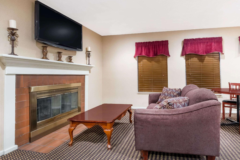 Public Area 2, Hawthorn Extended Stay by Wyndham Columbus North, Franklin