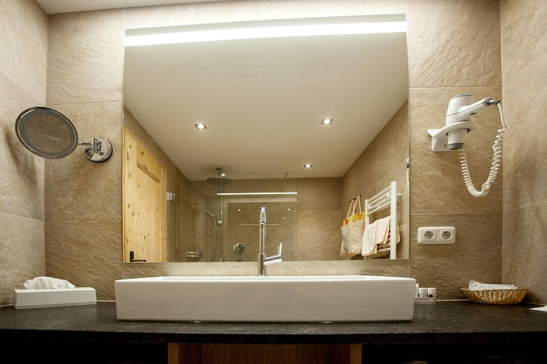Bathroom 5, Verwohnhotel Kristall, Schwaz