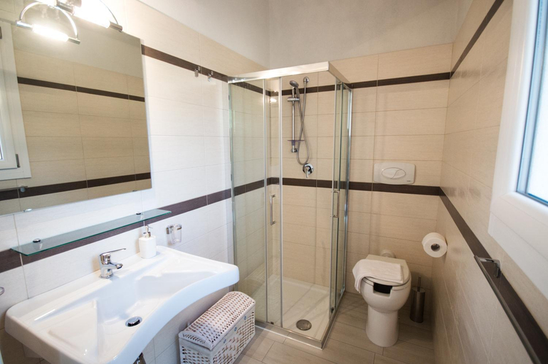 Bathroom 2, Edone B&B, Taranto