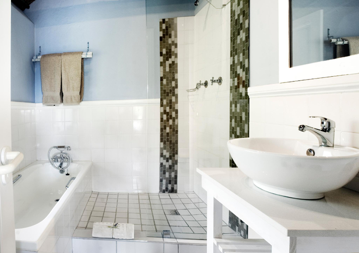 Bathroom 4, BonBini Guest House, Cacadu