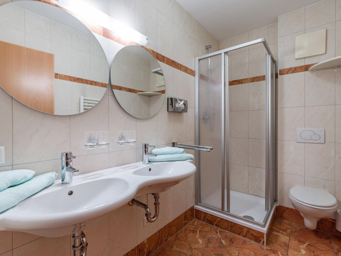 Bathroom 4, Apartment in Stumm near Zillertal Ski Area, Schwaz