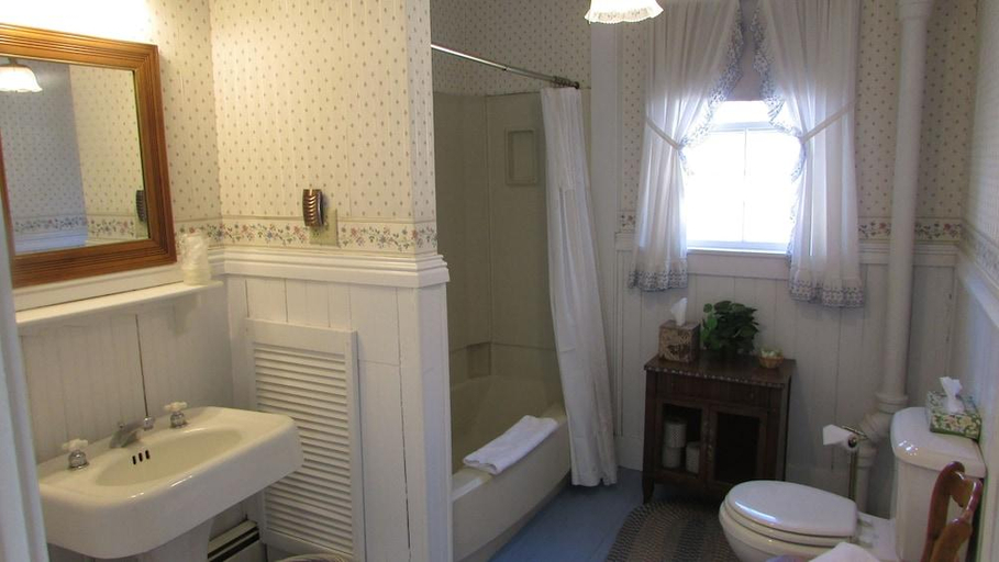 Bathroom 3, Center Lovell Inn, Oxford