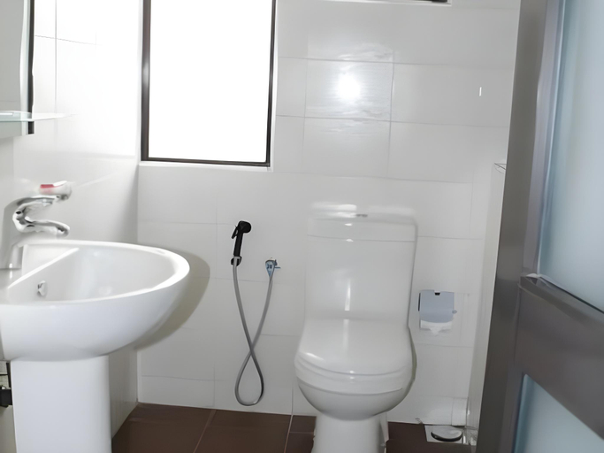 Bathroom, PJ Hotels Jaffna, Valikamam East