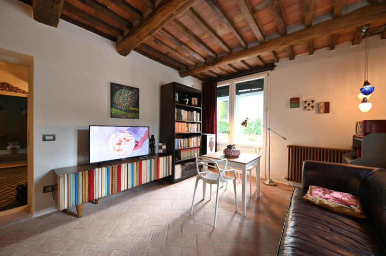 Others 4, Villa Lucchesi, Lucca
