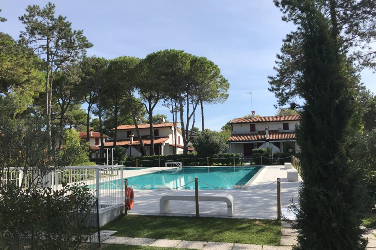 Swimming pool 4, Charming apartment with garden and pool, Venezia