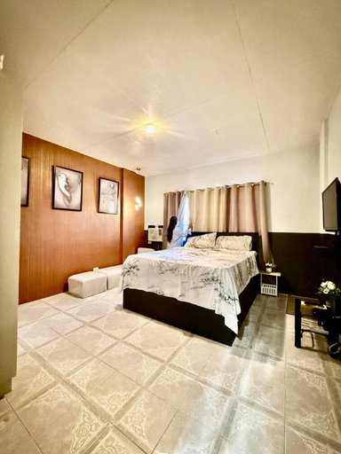 Bedroom 2, Axon Cozy Modern House Grey Near The Walking Street, Mabalacat