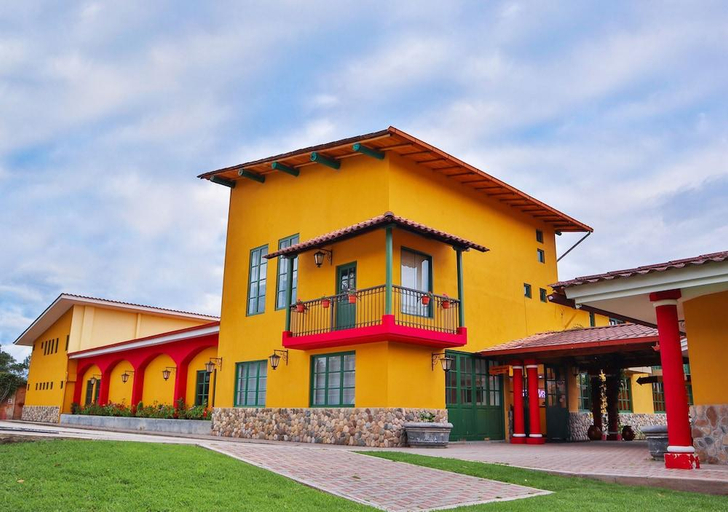 Exterior & Views