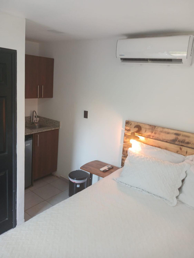 Bedroom 3, The Cabins, Tamanique