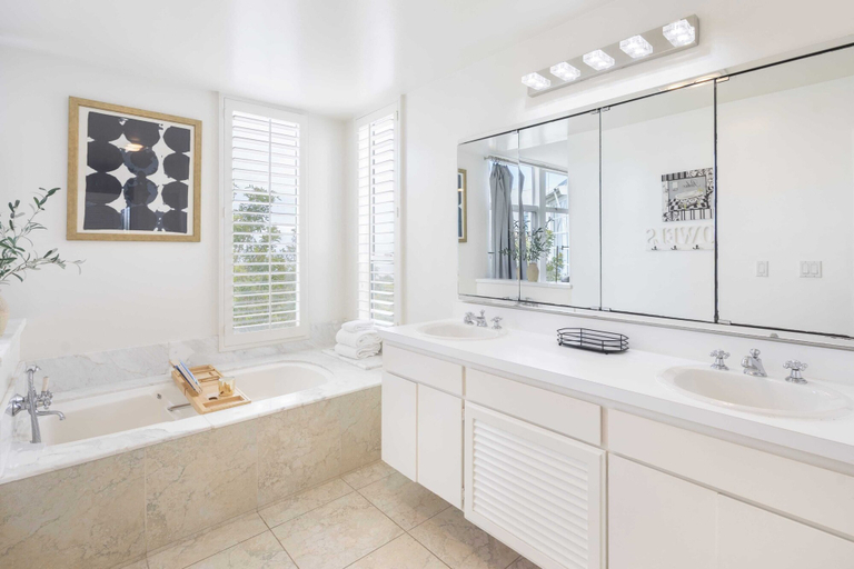 Bathroom 4, Stardust by Avantstay Views, Hot Tub, Pool Table, Los Angeles