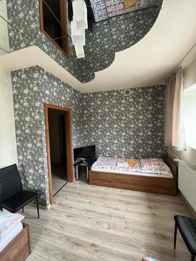 Others 4, Lesny Zakatek, Zgierz