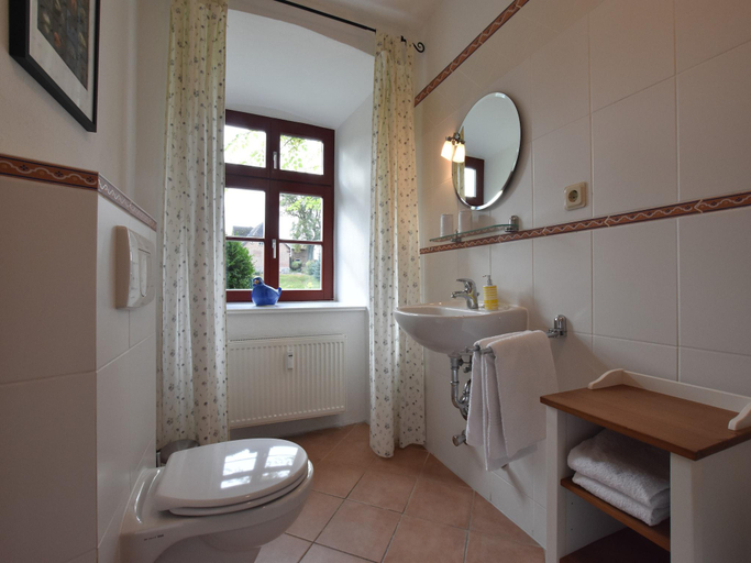 Bathroom 3, Einladende Ferienwohnung in Gerdshagen mit Garten, Rostock