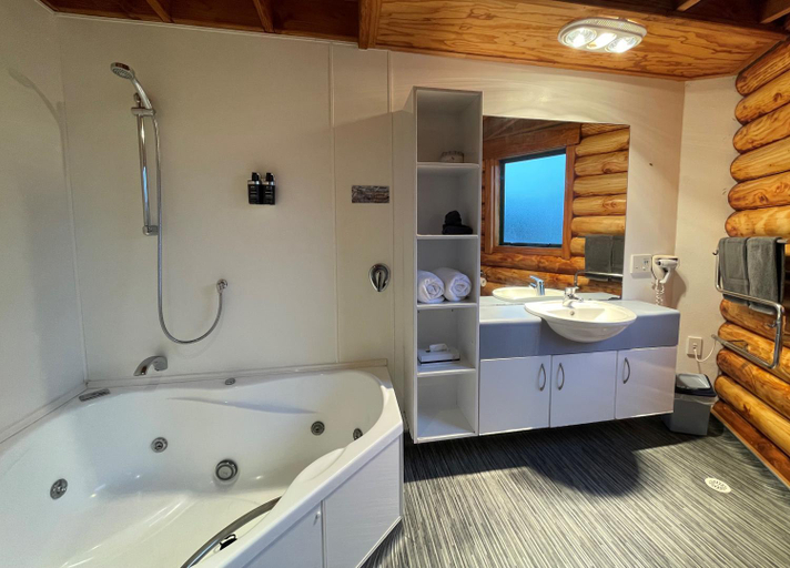 Bathroom 3, Shining Star Beachfront Accommodation, Westland
