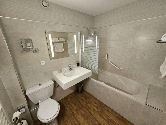 Bathroom 4, Auberge du Lac, Sure Hotel Collection by Best Western, Aube