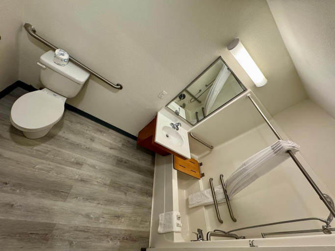 Bathroom 5, Baymont by Wyndham Dickinson, Stark