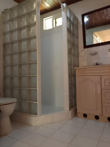 Bathroom, Poas Volcano & La Paz Waterfall Cabins, Heredia