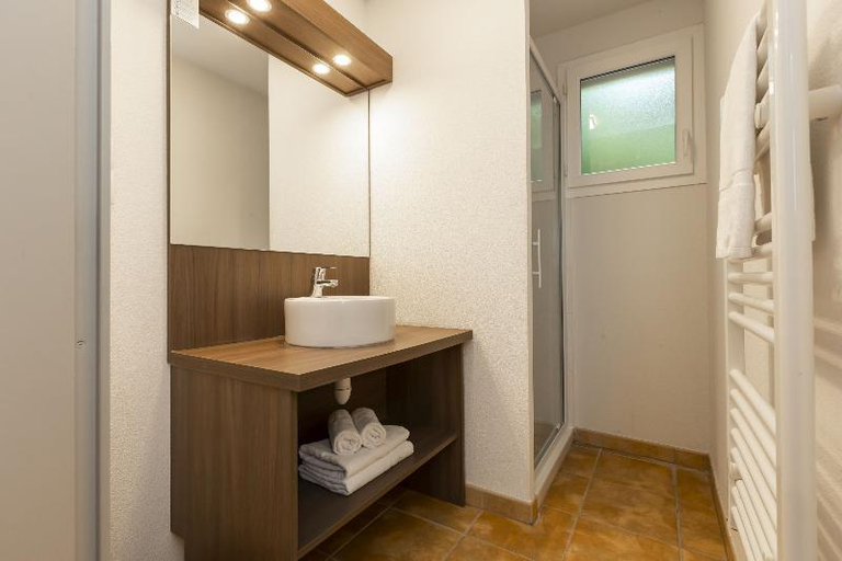 Bathroom 4, Résidence Odalys Domaine des Côteaux de Sarlat, Dordogne