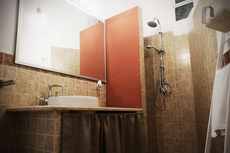 Bathroom 4, Palazzo delle Logge, Palermo