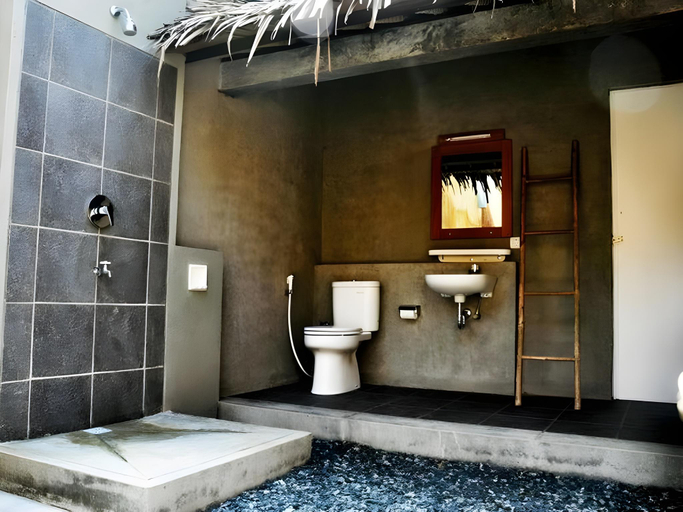 Bathroom 5, Bale Karang Cottages, Pangandaran