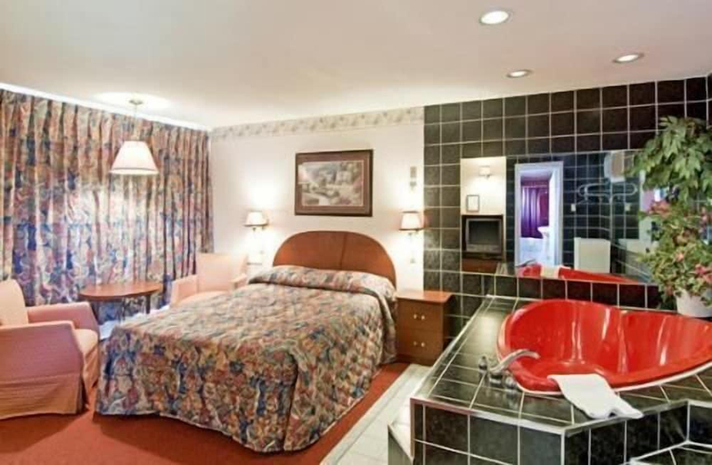 Bedroom 4, Milan Garden Inn, Niagara