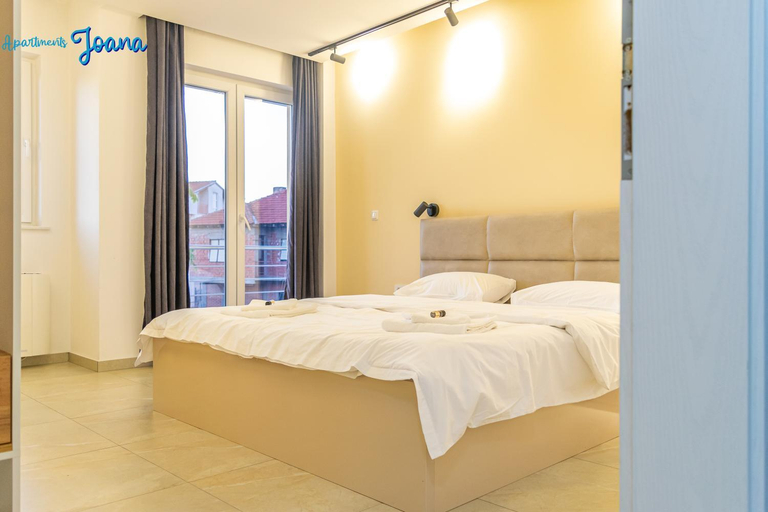 Others 4, Apartments Joana