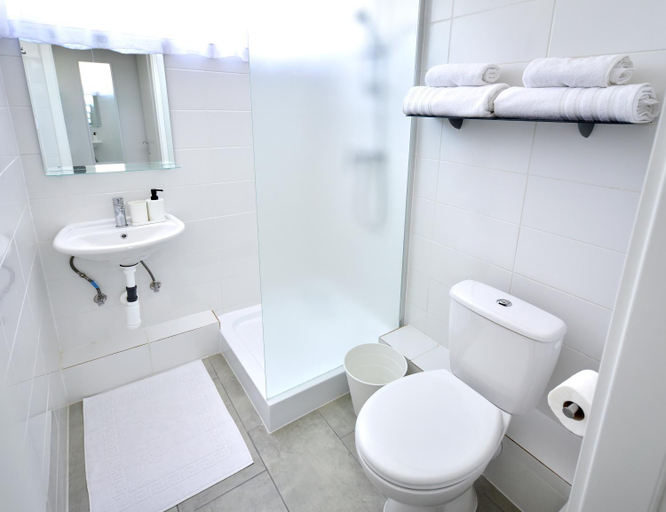 Bathroom 3, Zama Hotel, Siófok