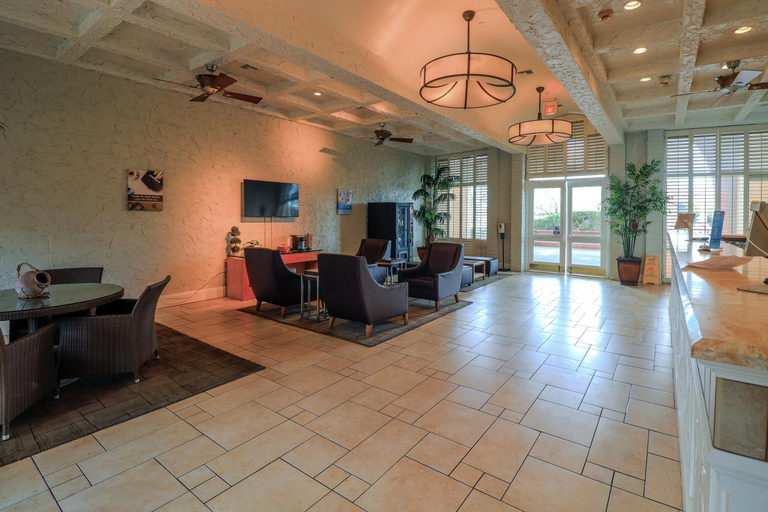 Public Area, Studio 6 Phoenix, Az – Sky Harbor, Maricopa