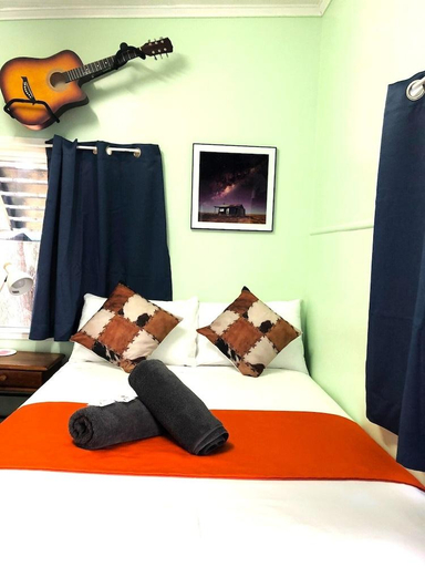 Bedroom 2, Acacia Motel, Chinchilla
