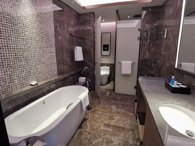 Bathroom 5, Steigenberger Hotel SUNAC Guilin, Guilin