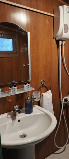 Bathroom, Jippe İda Dağ Evleri, Edremit