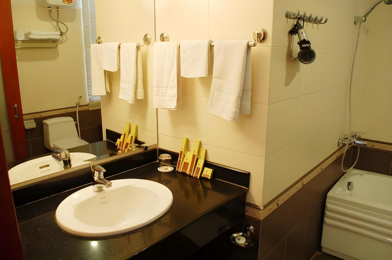 Bathroom 4, La Selva Premium Hotel, Hoàn Kiếm