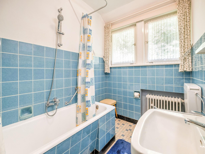 Bathroom 3, Geraumiges Apartment am Waldrand im Sauerland, Hochsauerlandkreis