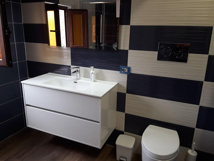 Bathroom 3, Al Castello B&B, Messina